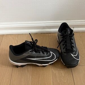 Black and White Athletic Cleats boy size 1.5 Nike